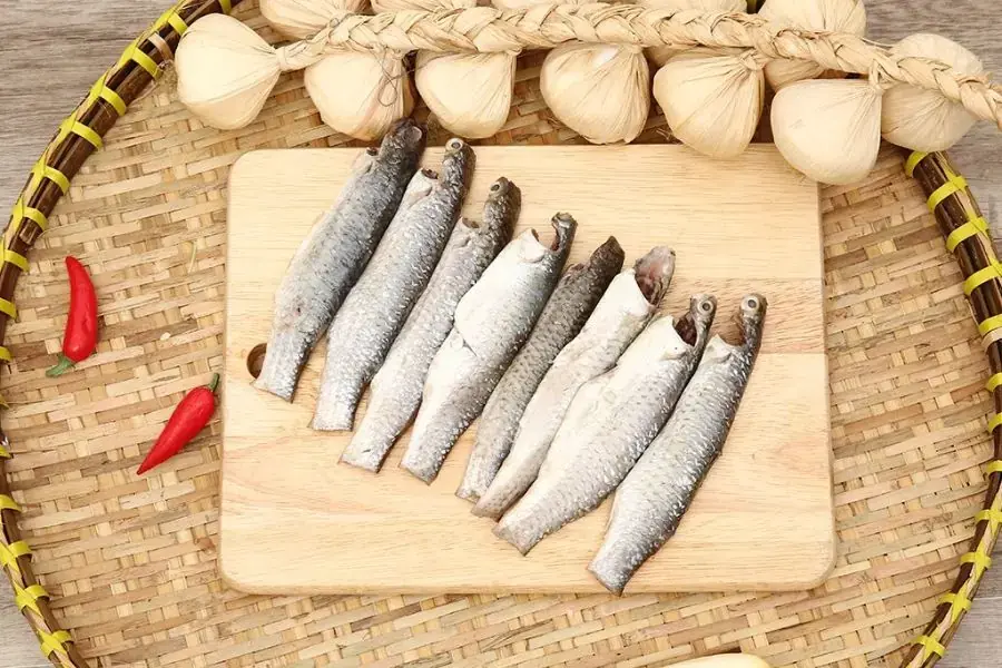 Chọn cá đối tươi ngon giúp làm giảm mùi tanh khi nấu ăn