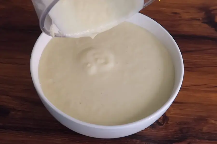 Làm sữa sầu riêng để ăn kèm chè thái