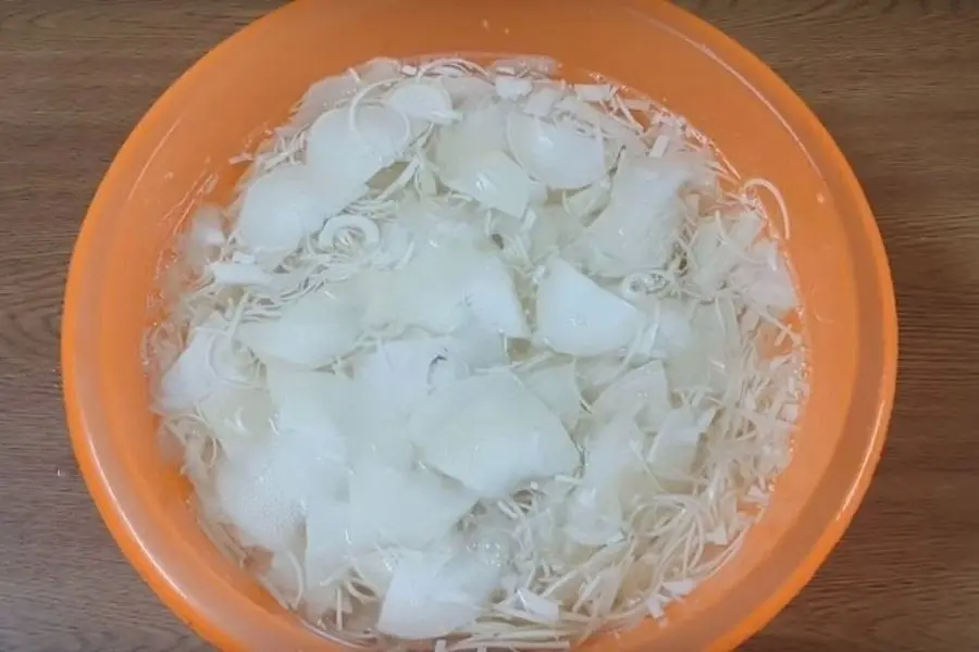 Ngâm măng cùng nước vo gạo