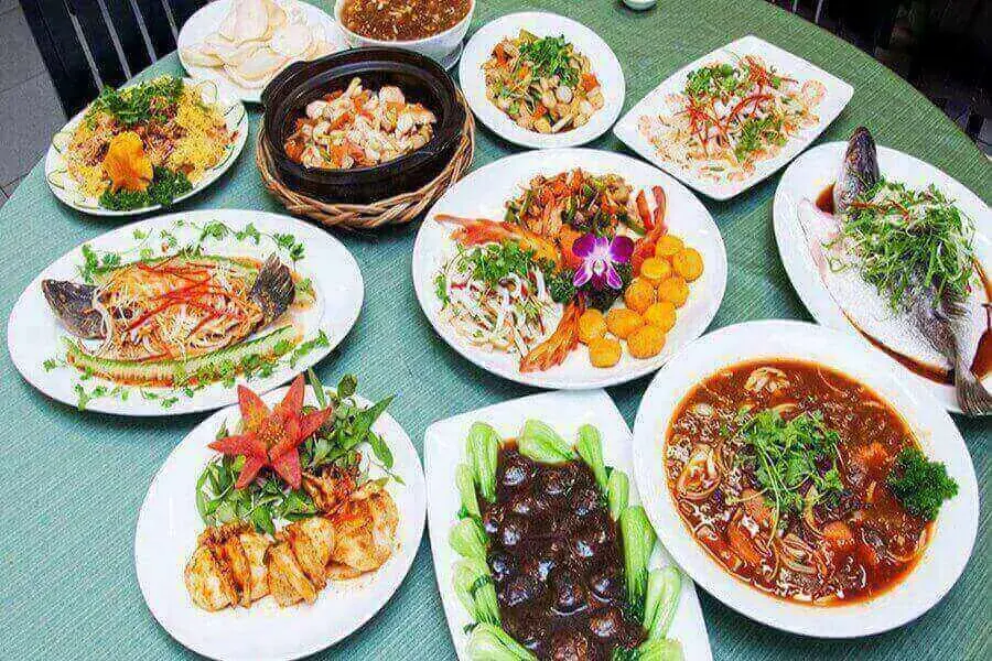 Menu đám cưới của người miền Trung yêu cầu rất cao về cách bày trí.