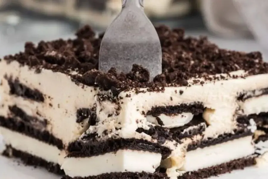 Bánh kem lạnh Oreo kết hợp với whipping cream thơm ngon mang lại hương vị khó quên