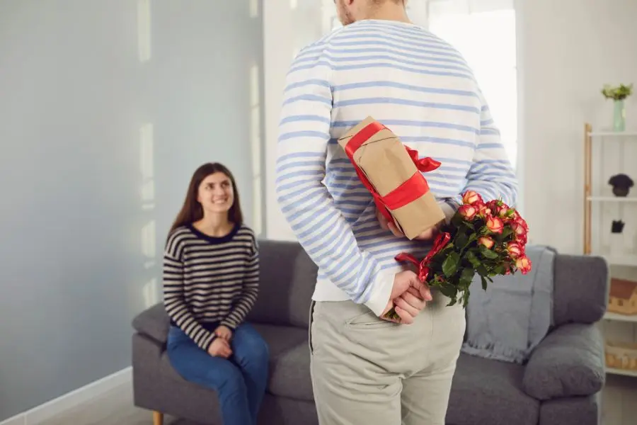 Hoa là một món quà tặng 20/10 ý nghĩa mà cánh mày râu có thể cân nhắc.