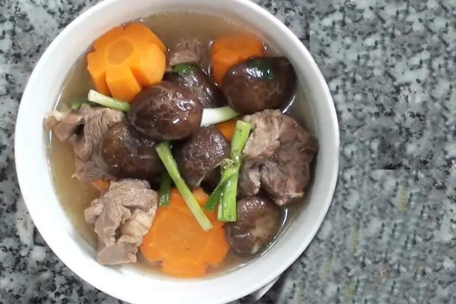 Món canh nấm thịt bò đậm đà, kích thích vị giác, đưa miệng vô cùng.