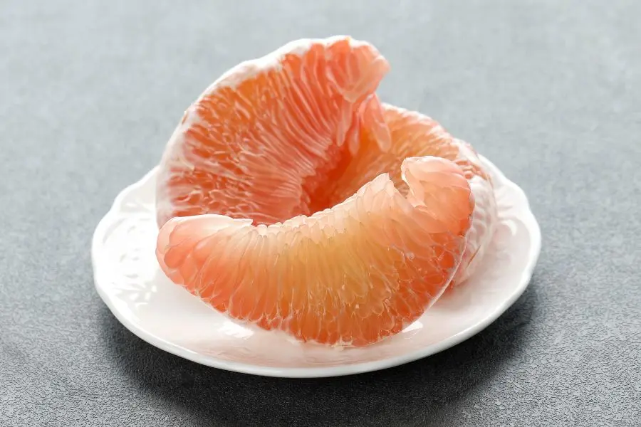 Bưởi cung cấp chất đạm, vitamin cùng nhiều khoáng chất tốt.
