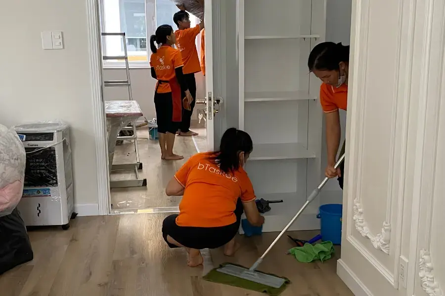 Taskers dọn dẹp nơi đi và nơi đến mang đến không gian sạch sẽ cho khách hàng.