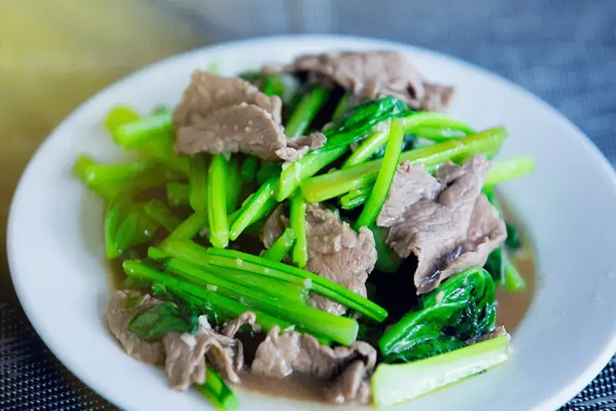 Thực đơn đơn giản với món gù bò xào cải ngọt
