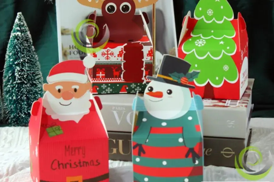 Hình Ông già Noel từ hộp giấy.