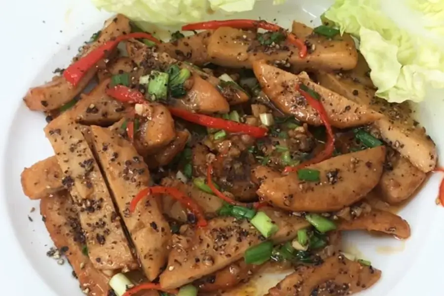 Món chả cá basa rim tiêu cay đậm đà hương vị 