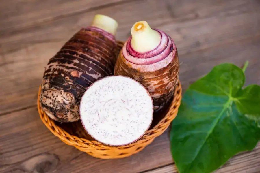 Khoai môn ngon mặt cắt phải có nhiều vân tím.