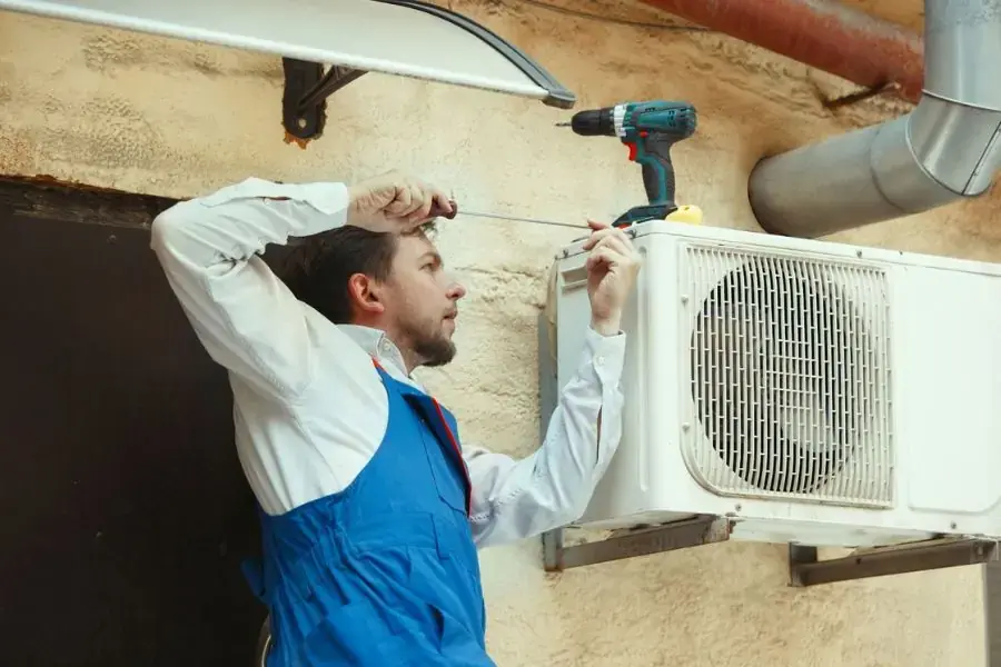 Đặt cục nóng ở nơi thoáng mát và không cách xa cục lạnh