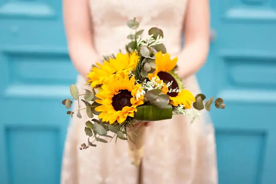 Hoa Hướng Dương mang theo nhiều ý nghĩa tinh thần và phong thủy.