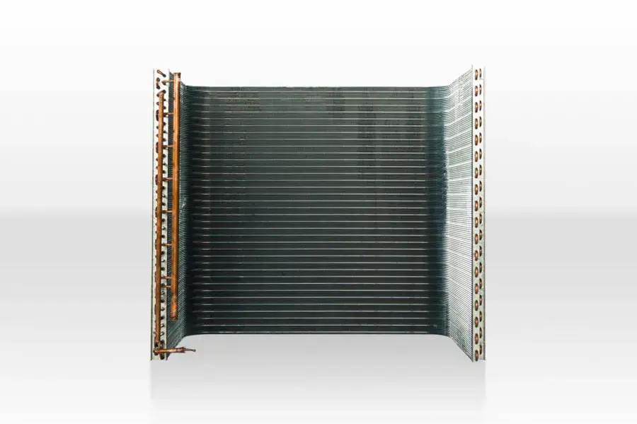 Dàn tản nhiệt bằng đồng sẽ bền bỉ và chắc chắn hơn, giá thành cao và đáp ứng được công suất lớn.