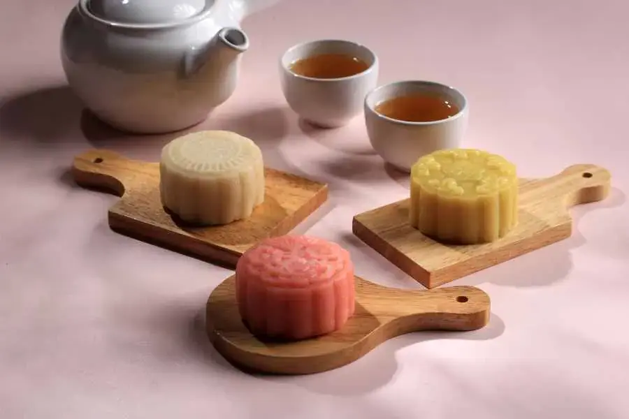 Đảm bảo bột bánh dẻo bao kín nhân và không bị hở.