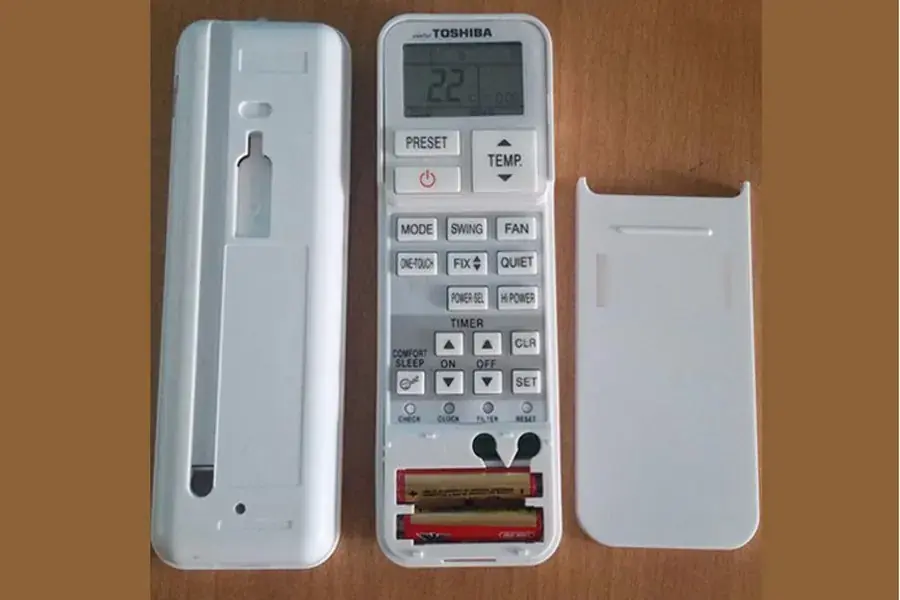 Tháo nắp của điều khiển