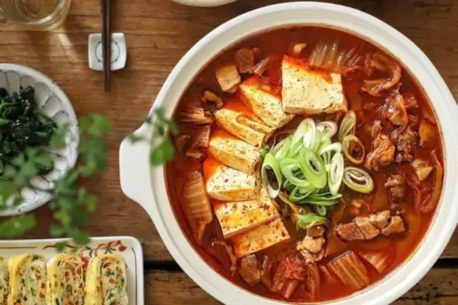 Canh kim chi thịt bò chua chua cay ấm nồng khó cưỡng