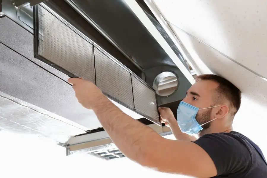 Đơn giá vệ sinh máy lạnh công nghiệp hiện nay dao động khoảng từ 372.000 - 648.000 VNĐ