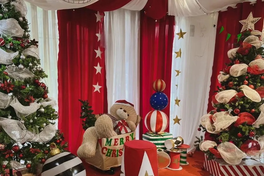 Quán Cafein luôn là nơi tràn đầy sự đáng yêu mỗi lần dịp Noel về.