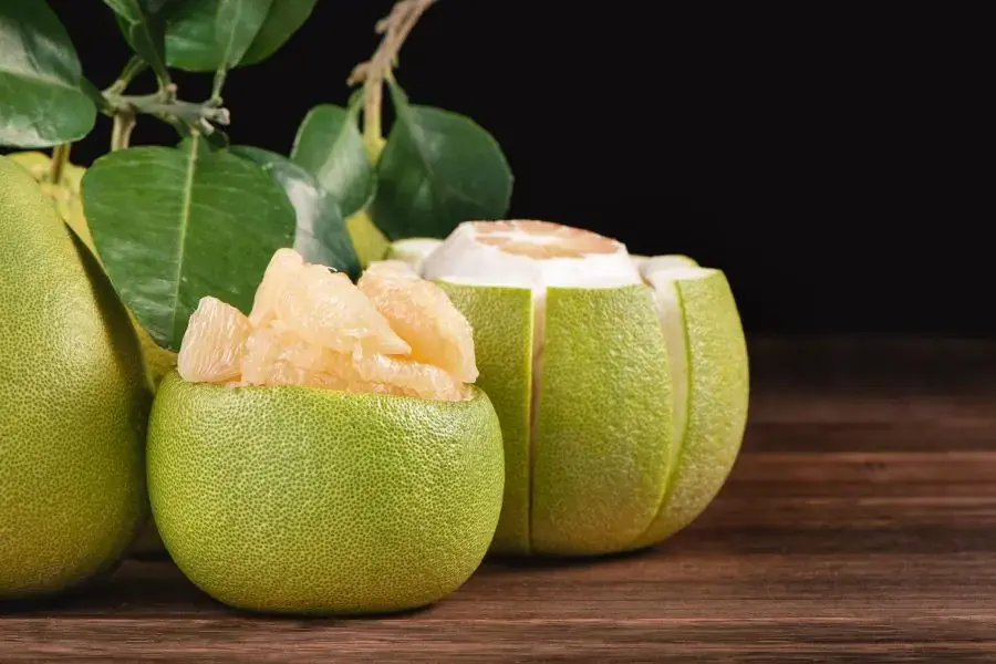 Trong bưởi có ít calo, nhiều nước nên rất tốt cho quá trình giảm cân.