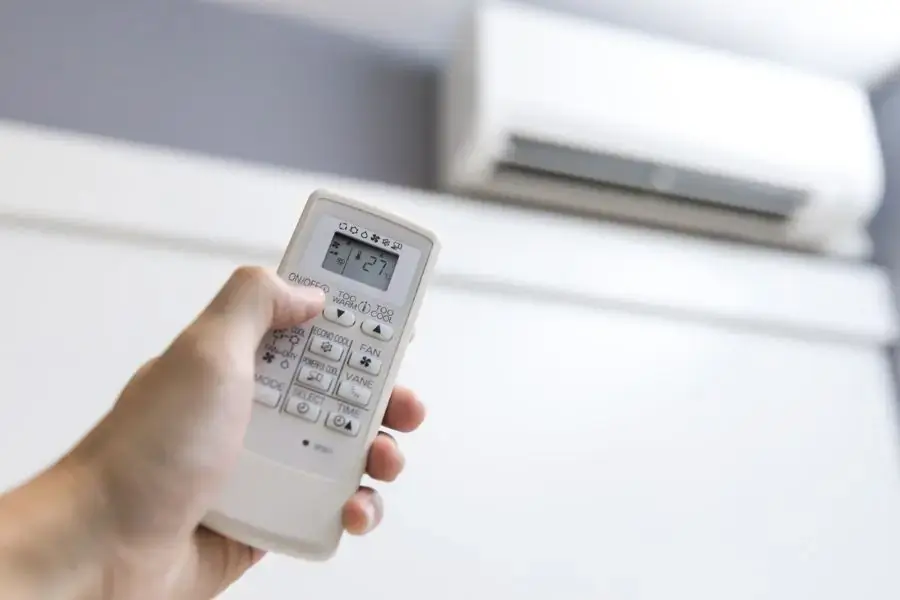 Sau khi vệ sinh khởi động lại máy lạnh và sử dụng bình thường
