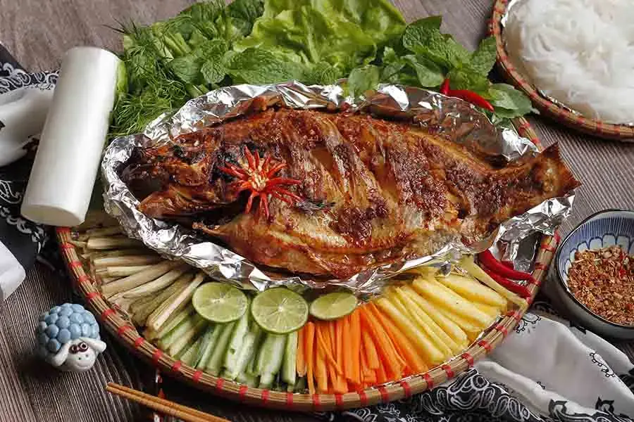 Sả ớt ngấm vào từng thớ cá giúp món ăn thêm phần đậm đà, hấp dẫn