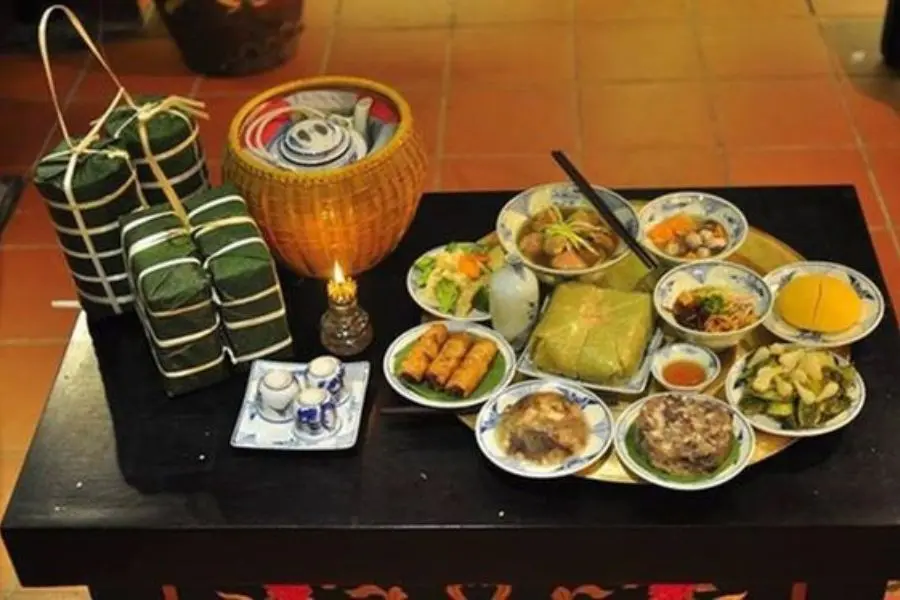 Cúng giao thừa là phong tục không thể thiếu đối với nhiều gia đình Việt.