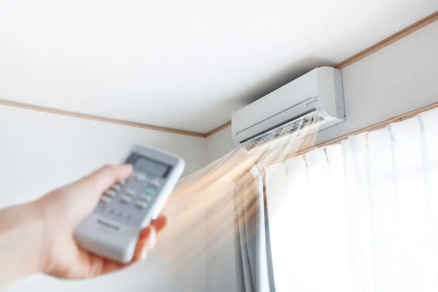 Điều hòa inverter tiết kiệm điện năng.