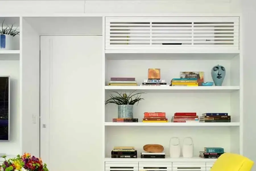 Lắp đặt máy lạnh tên trên kệ sách (Hình ảnh: Prog)