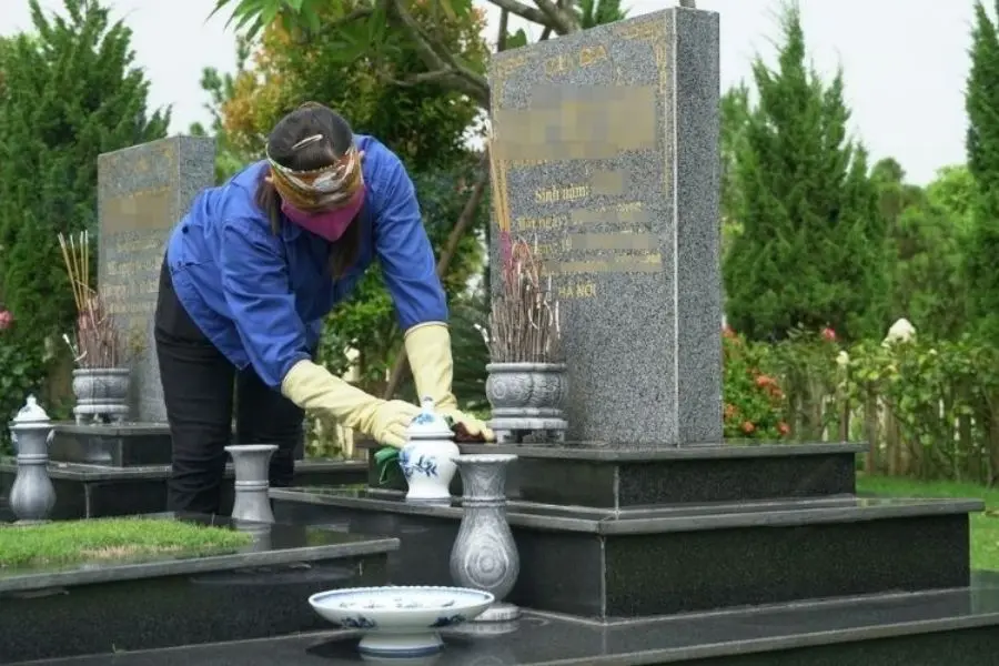 Không nên đi tảo mộ một mình.