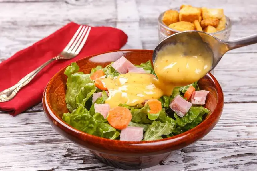 Món salad giăm bông có vị ngon và cung cấp đầy đủ dưỡng chất cho bà bầu.