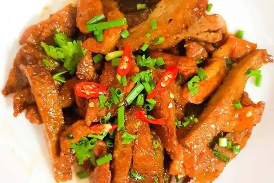 Nếu bạn là người thích ăn cay thì không nên bỏ qua món chả cá thu sốt cay