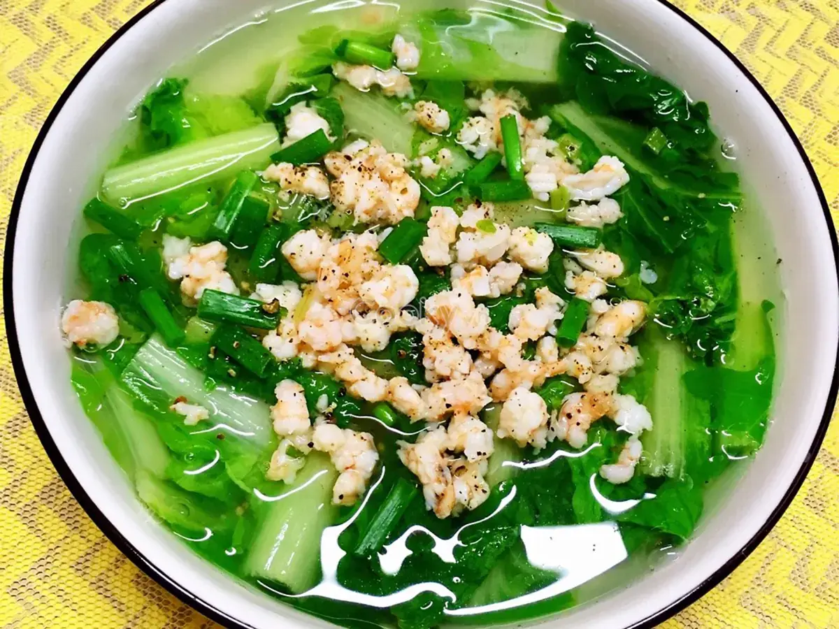 Nên lựa chọn những bó cải thìa tươi ngon để giúp món ngon hơn