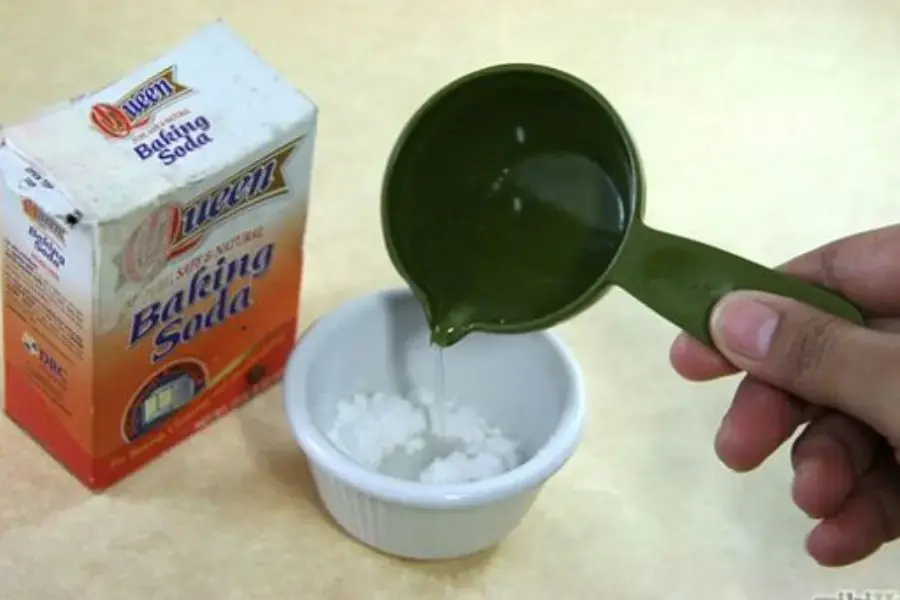 Trộn hỗn hợp baking soda với tinh dầu 