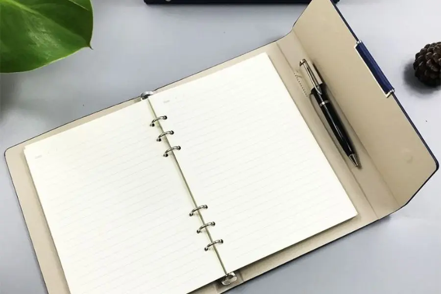 Một cuốn notebook tặng cô giáo nhân dịp 8/3 cũng là một gợi ý đáng cân nhắc.