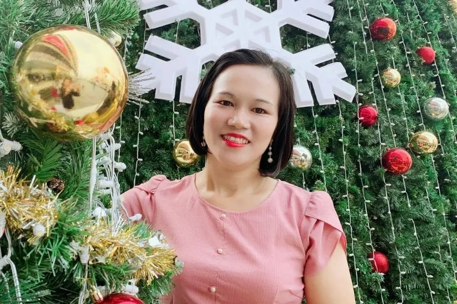 Không để các phụ kiện Noel lấn át khuôn mặt.