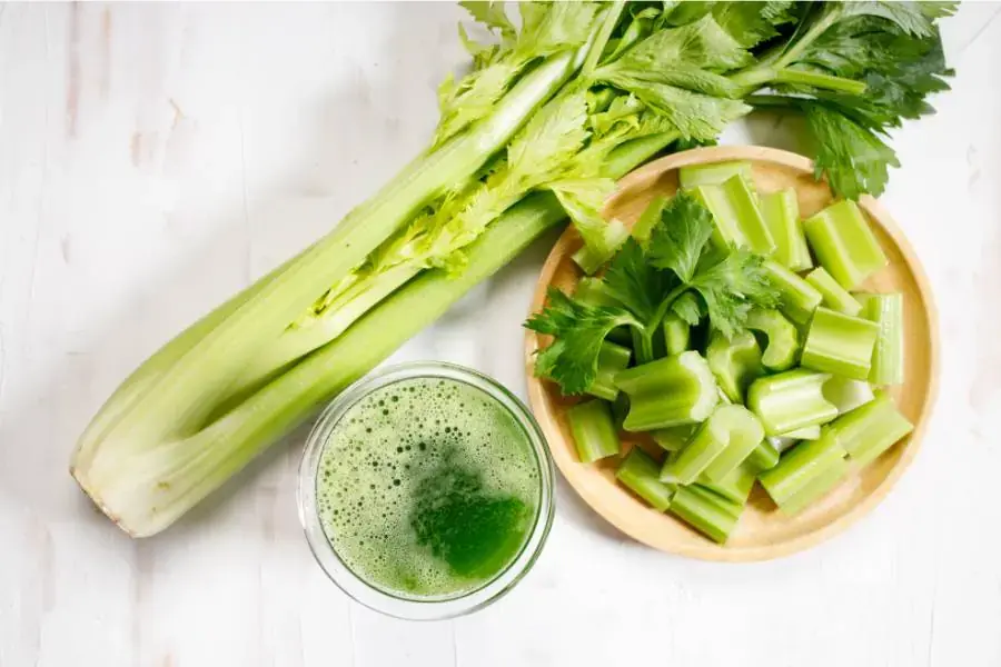 Rau cần tây chứa nhiều protein