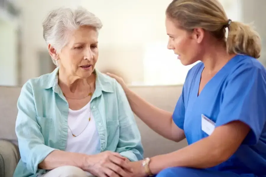 Tuối tác cao là một trong những yếu tố tăng khả năng mắc bệnh Alzheimer