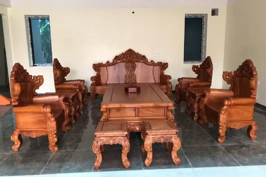 Bộ bàn ghế gỗ hoàng gia khung gương tay đặc chắc chắn và sang trọng