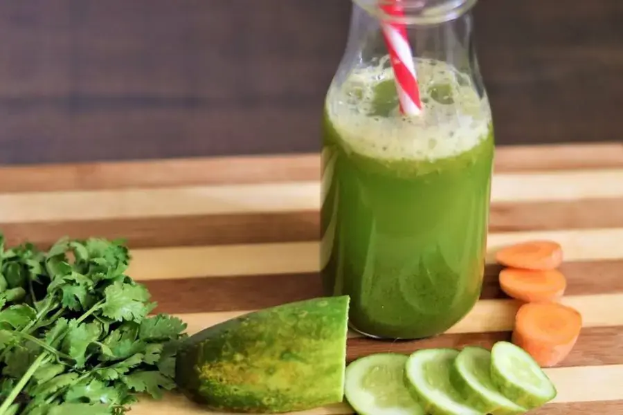 Nước ép dưa leo chứa nhiều chất xơ giúp no lâu, hạn chế calories