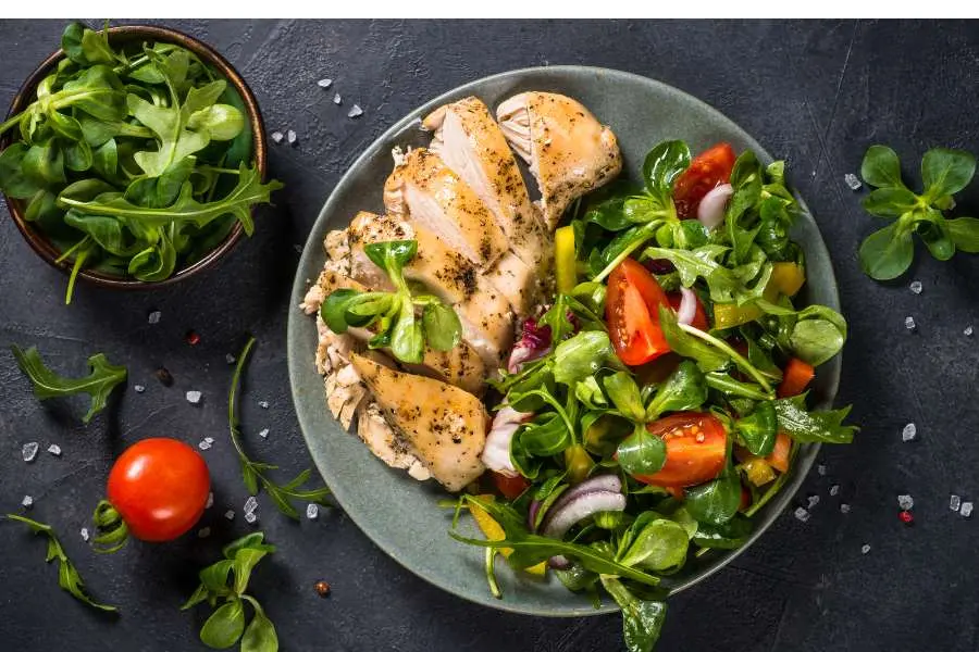 salat ức gà đầy dinh dưỡng