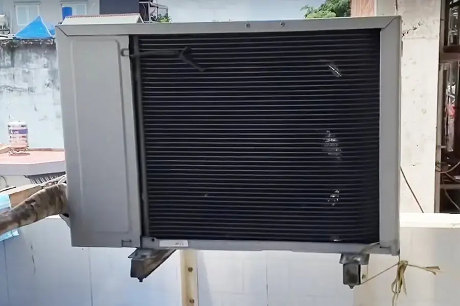 Cấu tạo dàn tản nhiệt của máy lạnh sẽ bằng những ống kim loại hấp thụ nhiệt nhanh và hiệu quả.
