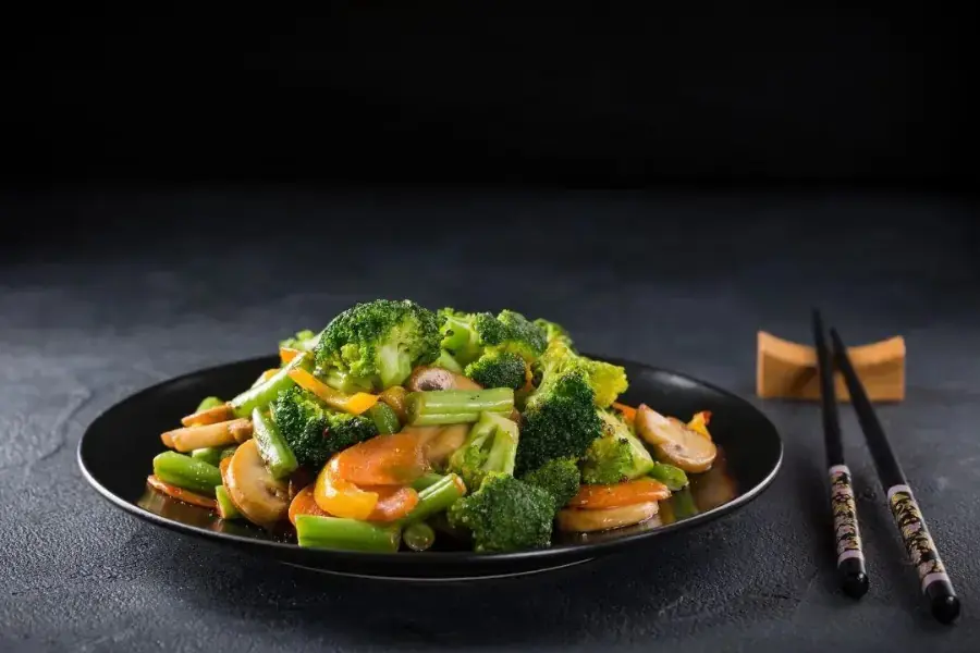 Rau củ xào chay.
