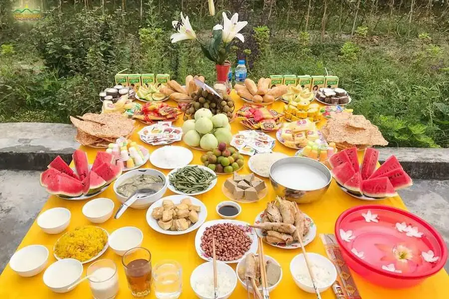Mâm cúng Chúng Sinh