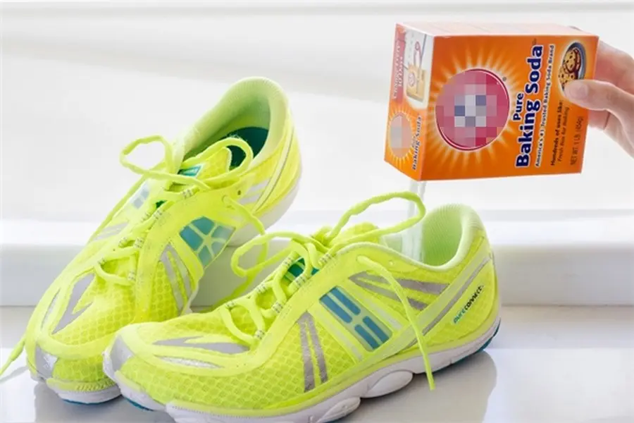 Dùng baking soda khử mùi giày bị hôi