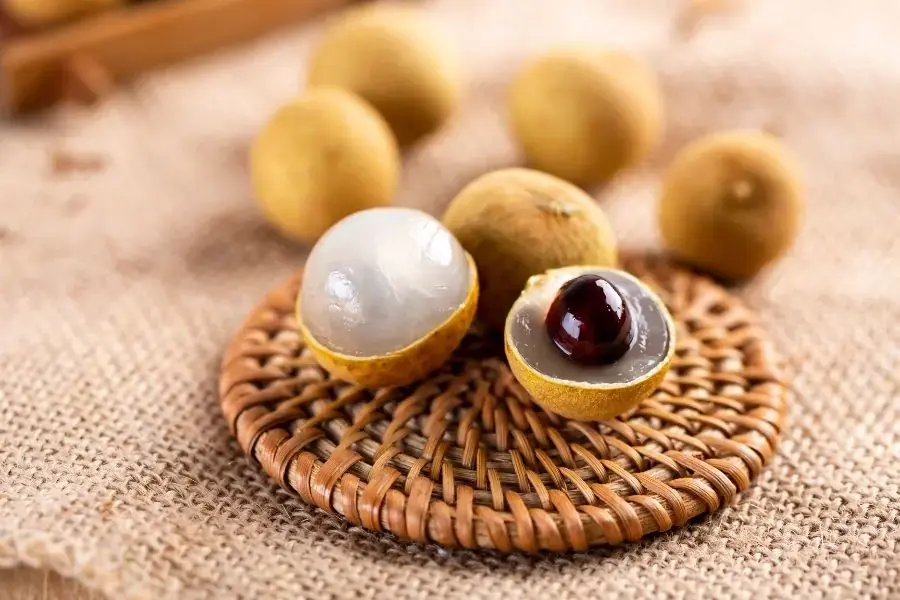 Quả nhãn có vị ngọt nhẹ, mọng nước