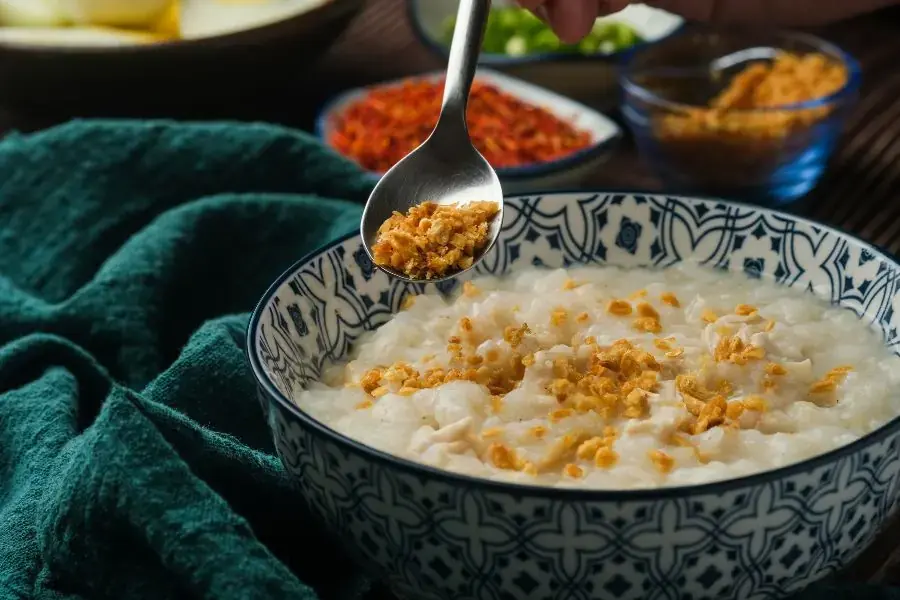 Cháo yến mạch giàu dinh dưỡng cho bữa sáng bắt đầu ngày mới