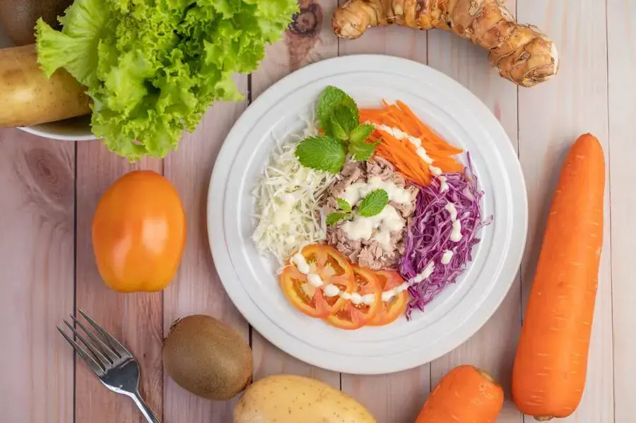 Salad cá ngừ cho bé