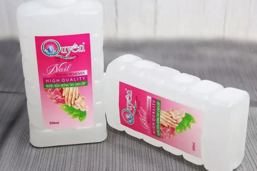 Hướng dẫn làm sạch ốp điện thoại bằng nước rửa móng tay