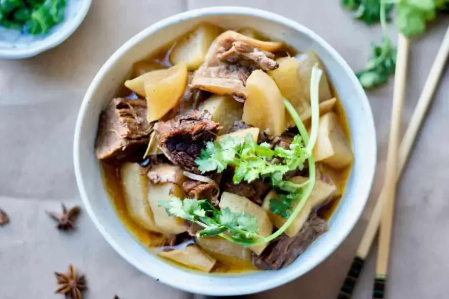 Thay đổi bữa ăn bằng món gân bò hầm củ cải