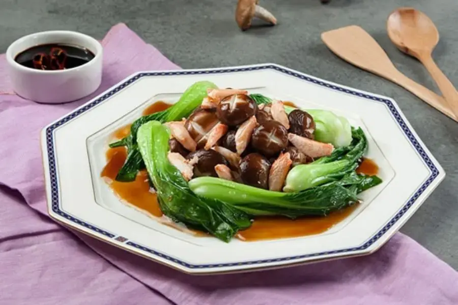 Món rau cải thìa xào nấm đông cô giòn dai, dậy vị
