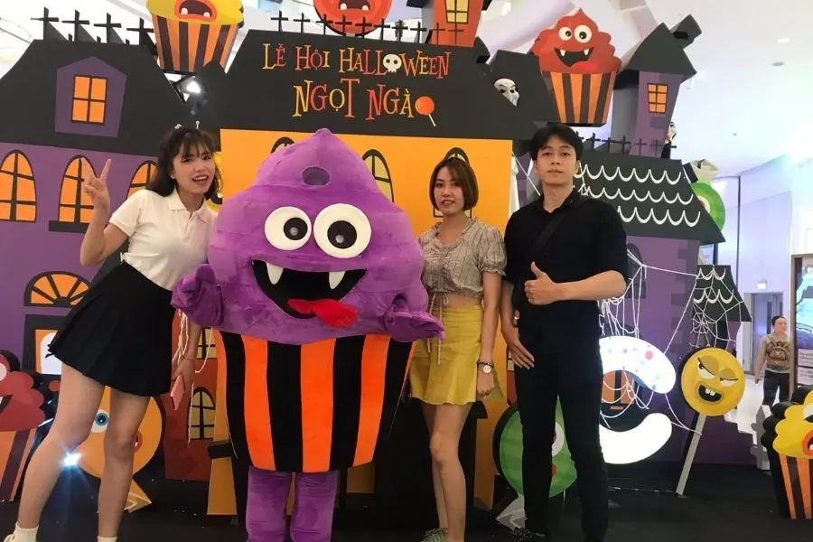 Khung cảnh trang trí Halloween tại Crescent Mall.